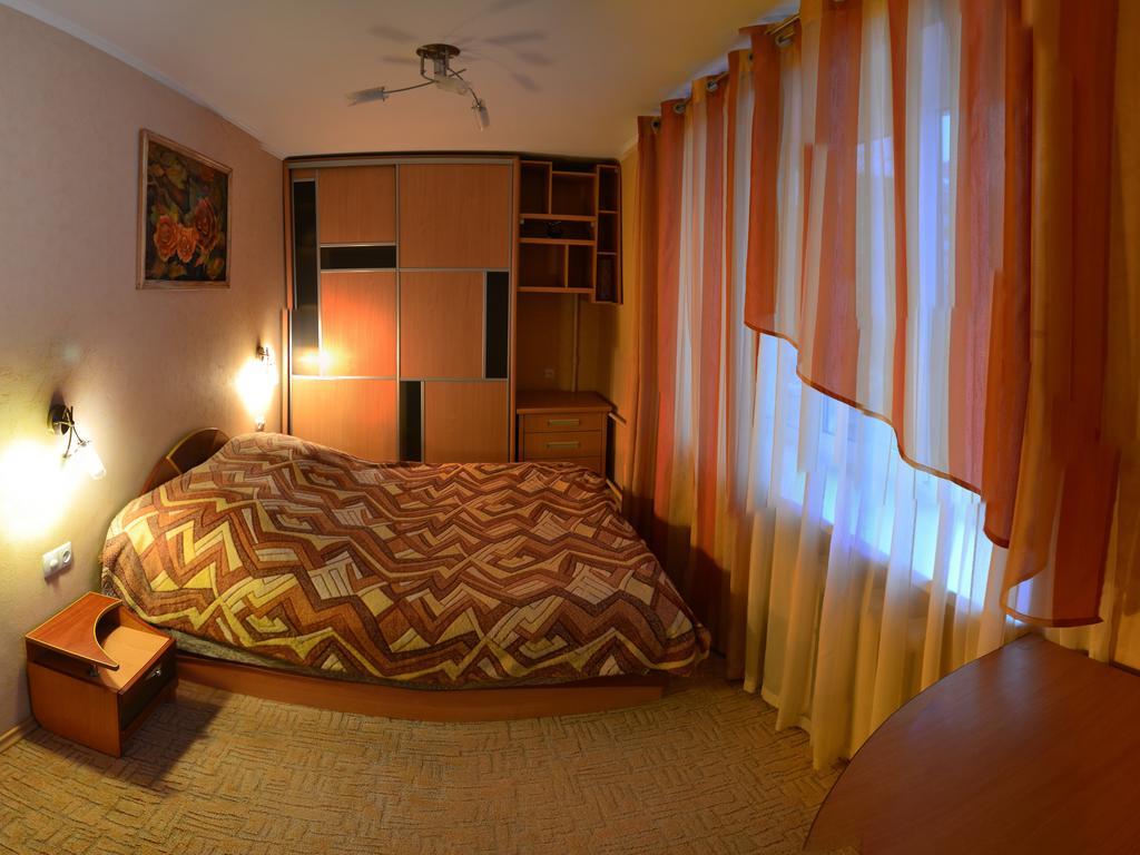 Roses Apartment In The City Center Tschernihiw Exterior foto