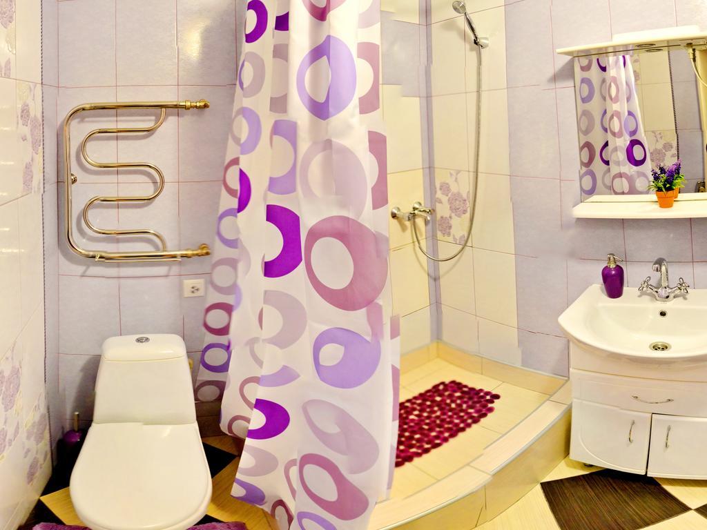 Roses Apartment In The City Center Tschernihiw Exterior foto